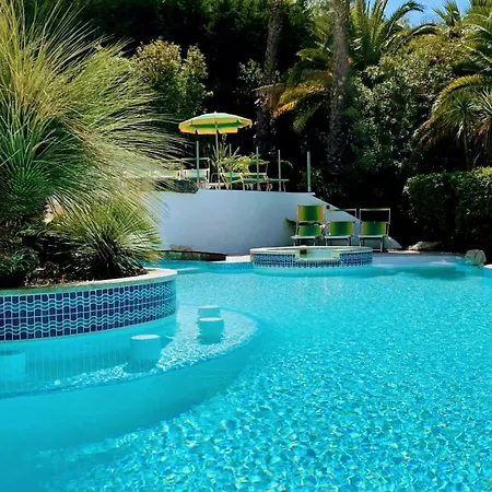 Royal 3* Cassis