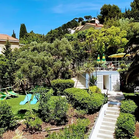 Royal 3* Cassis